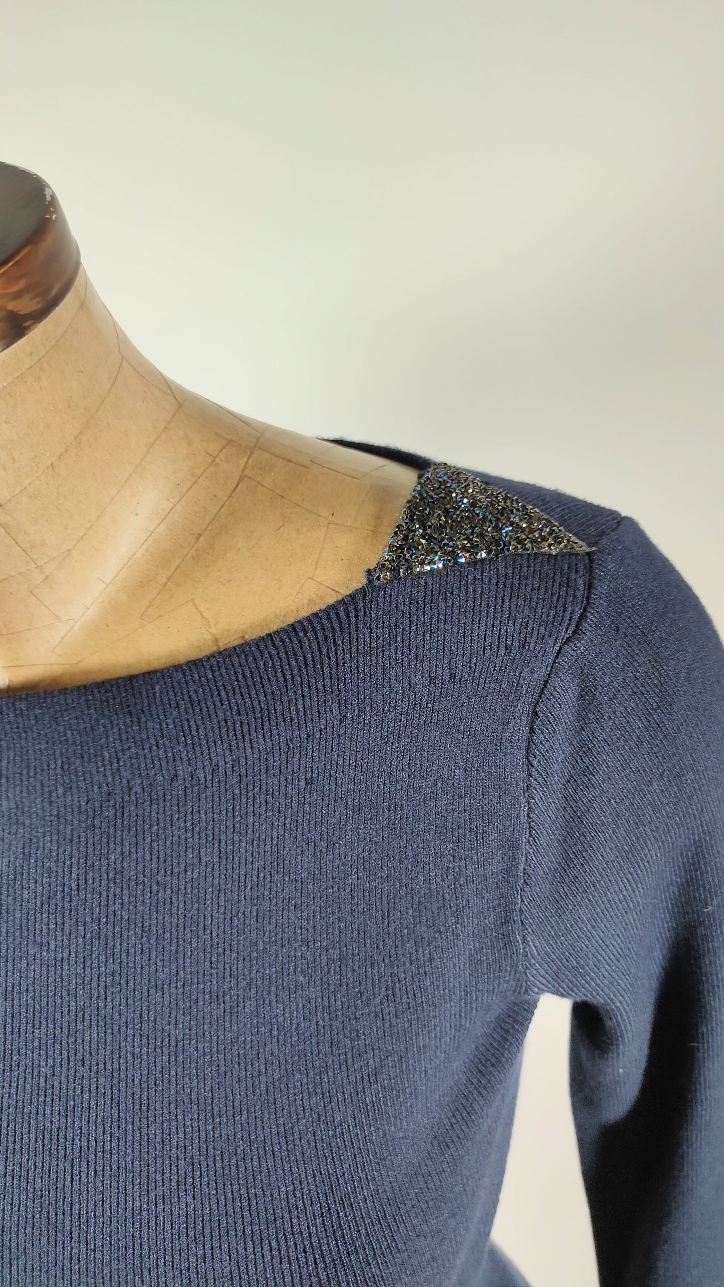 Jersey con adorno de apliques en hombro