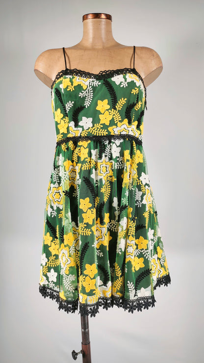 Vestido verde con bordado floral