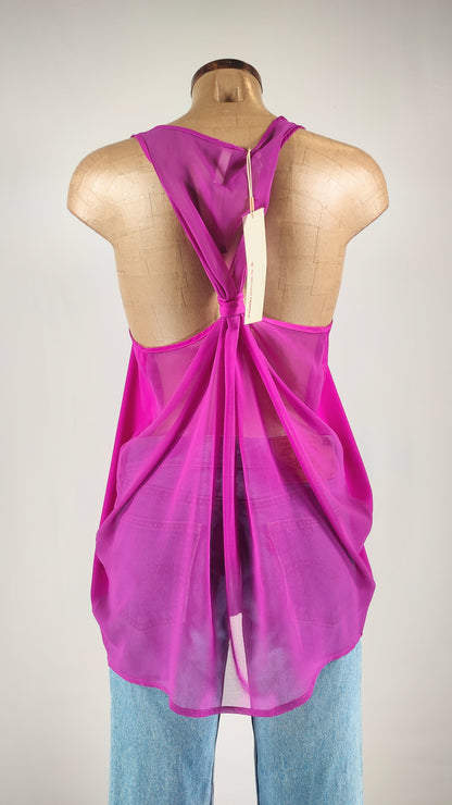 Top fucsia con espalda transparente