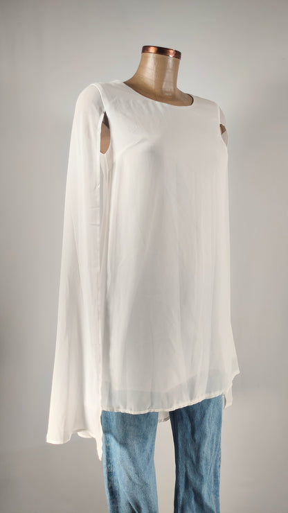 Blusa con capa blanca