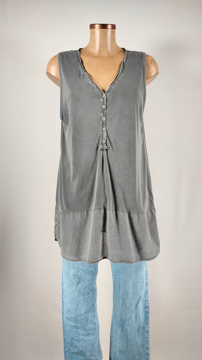 Camiseta gris holgada