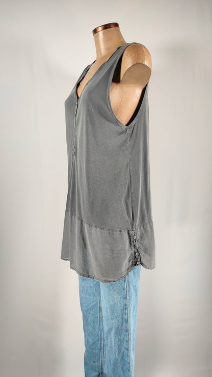 Camiseta gris holgada