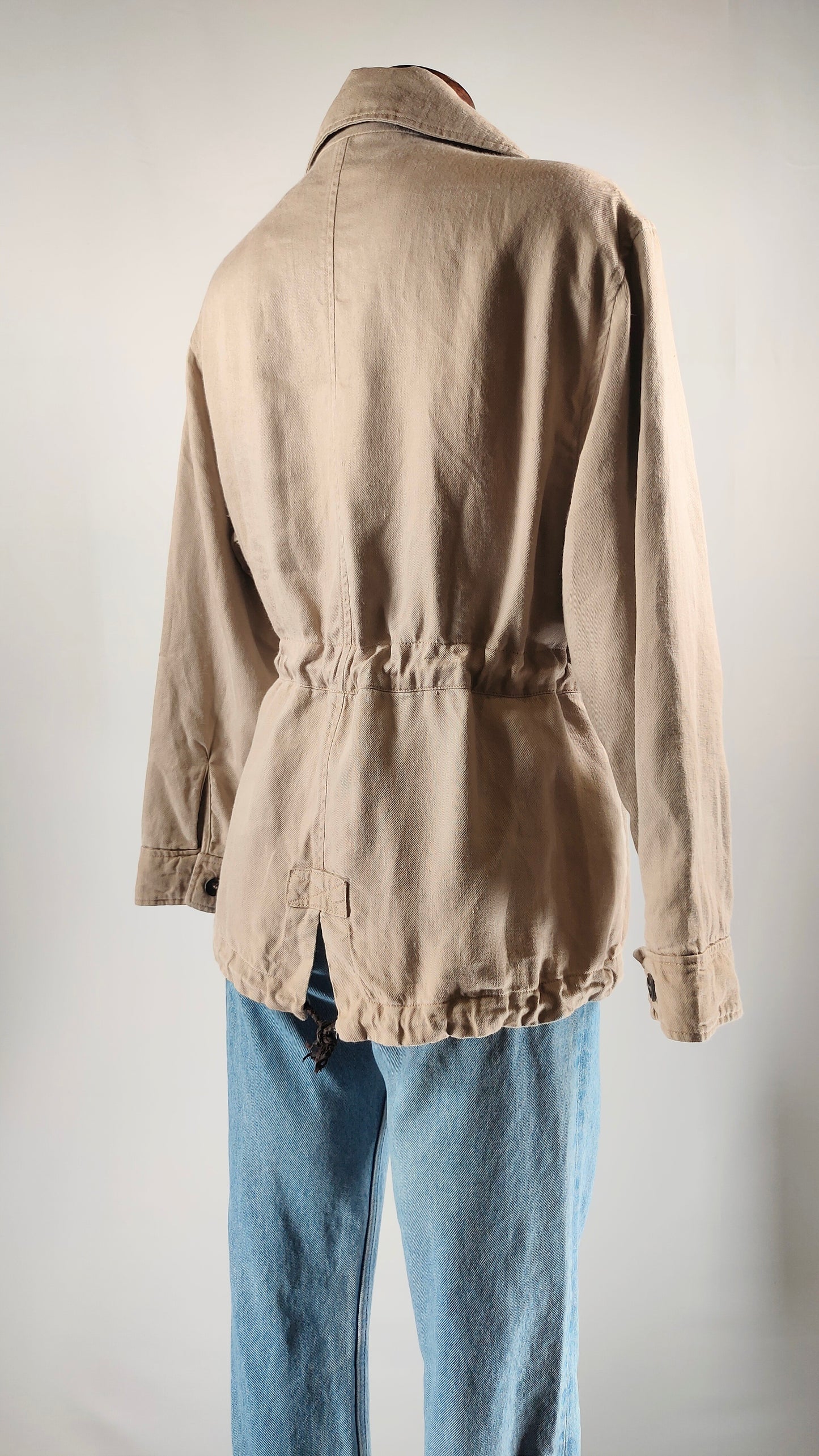 Chaqueta de lino beige con cordón de cuero