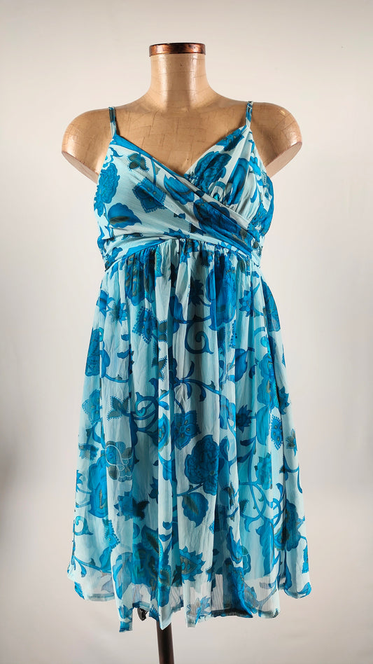 Vestido veraniego con estampado azul floral