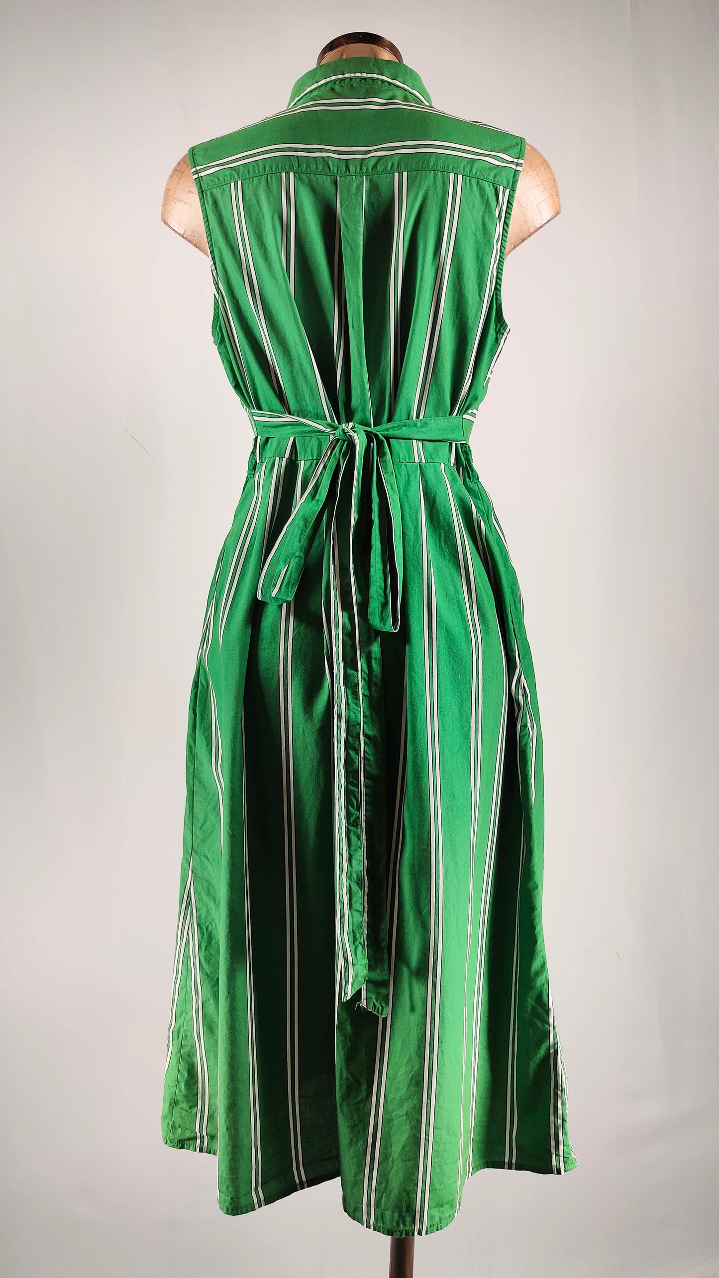 Vestido verde con rayas