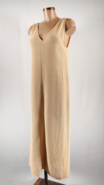 Vestido de punto beige con micro calado