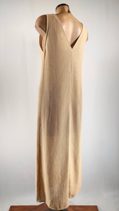 Vestido de punto beige con micro calado