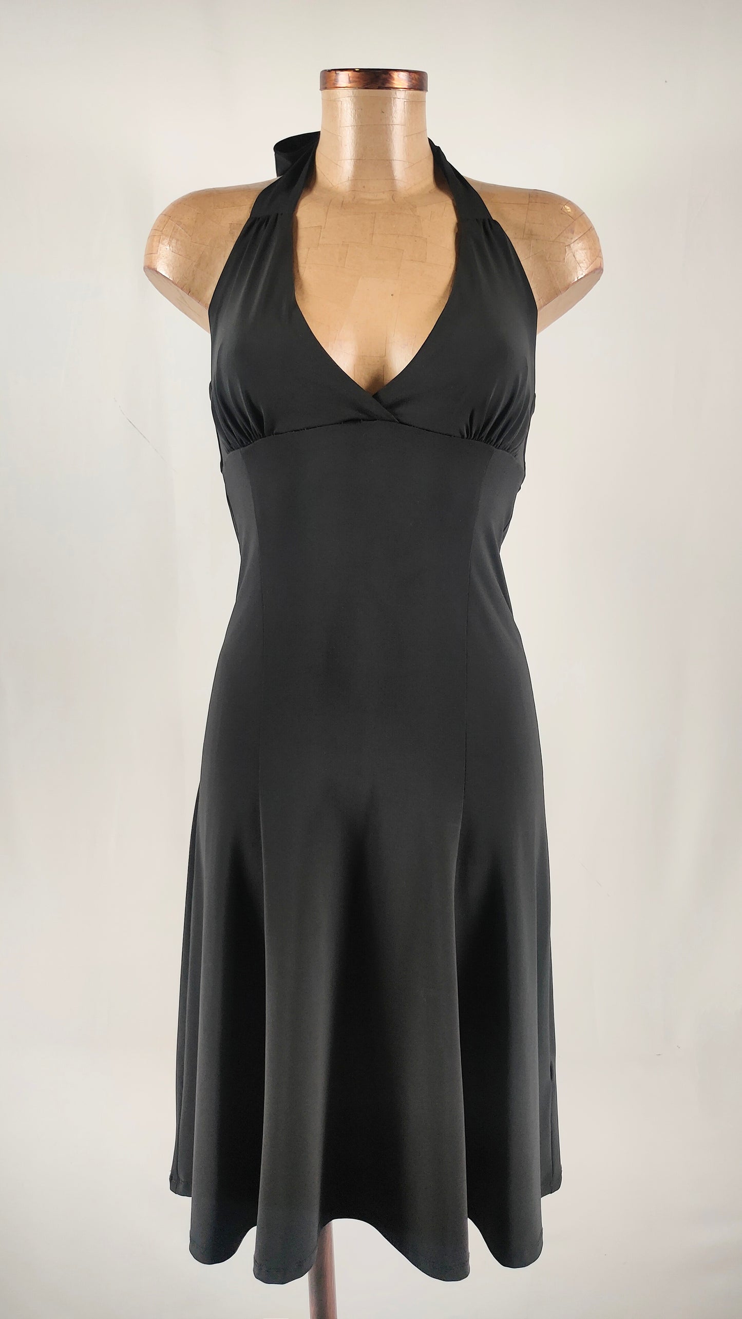 Vestido halter negro Naf Naf