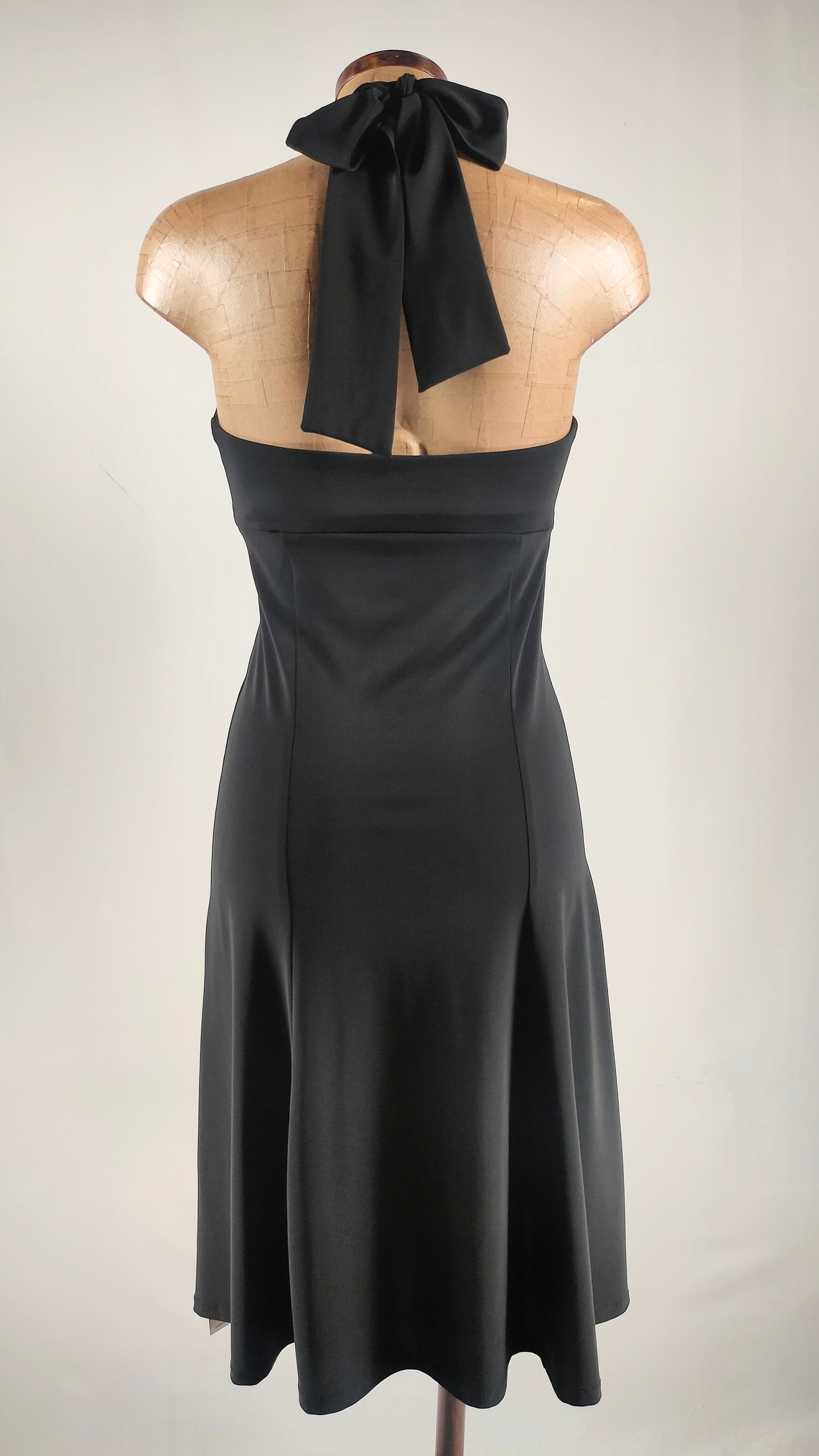 Vestido halter negro Naf Naf