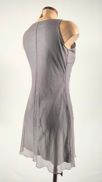 Vestido gris de nylon con apliques