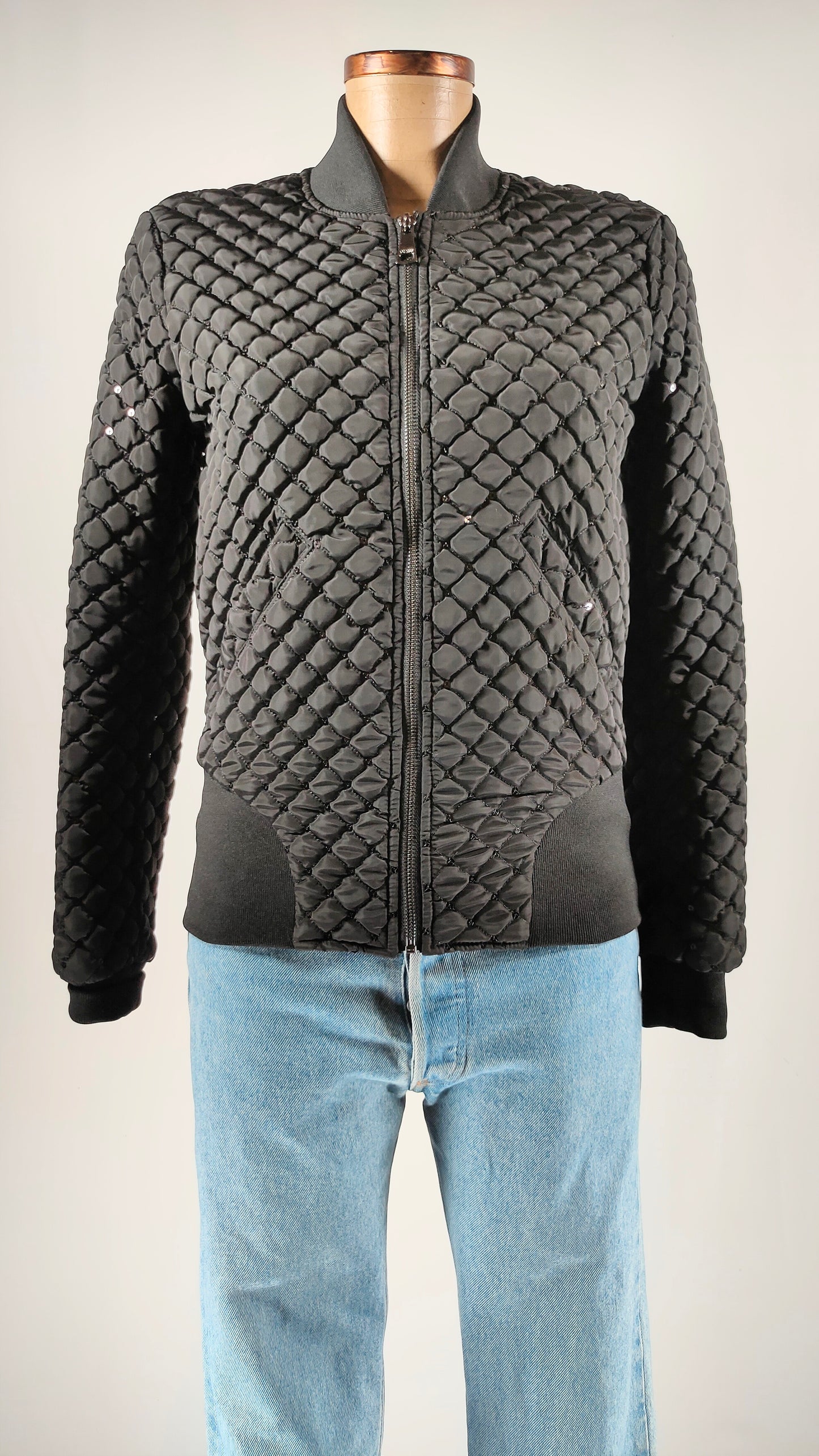 Chaqueta Guess con apliques brillantes