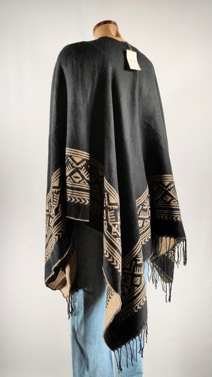 Poncho Natura negro y blanco