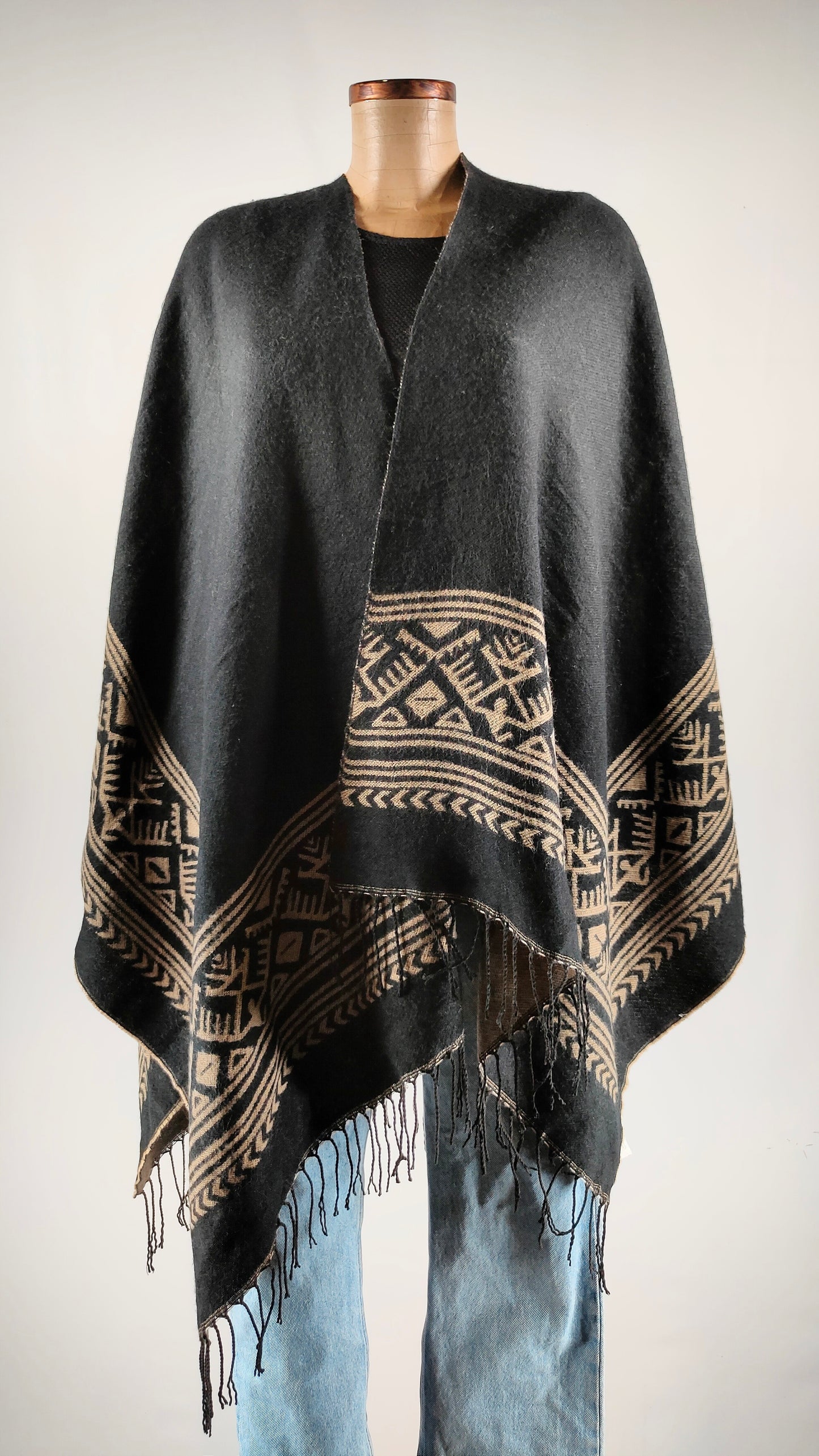 Poncho Natura negro y blanco