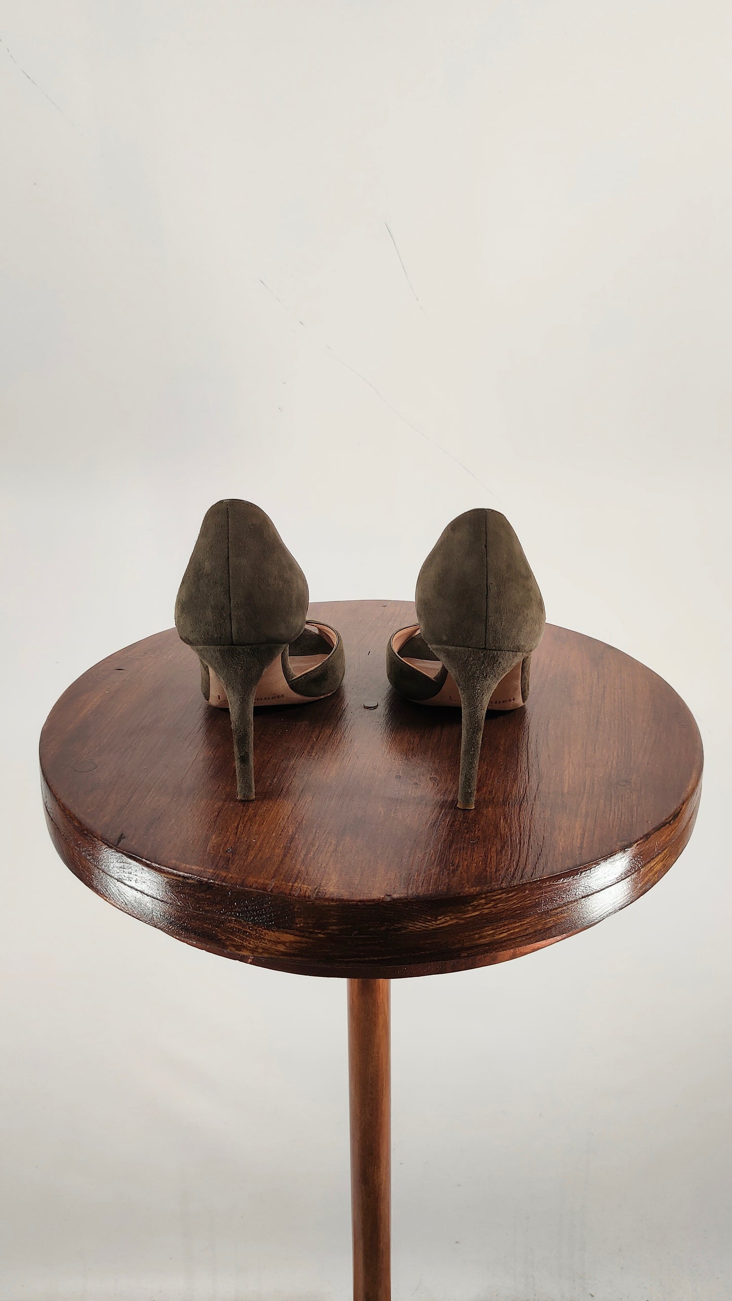 Zapato de ante verde con obertura L.K.Bennett
