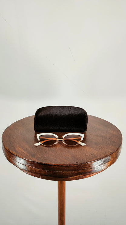 Gafas de sol vintage con montura blanca