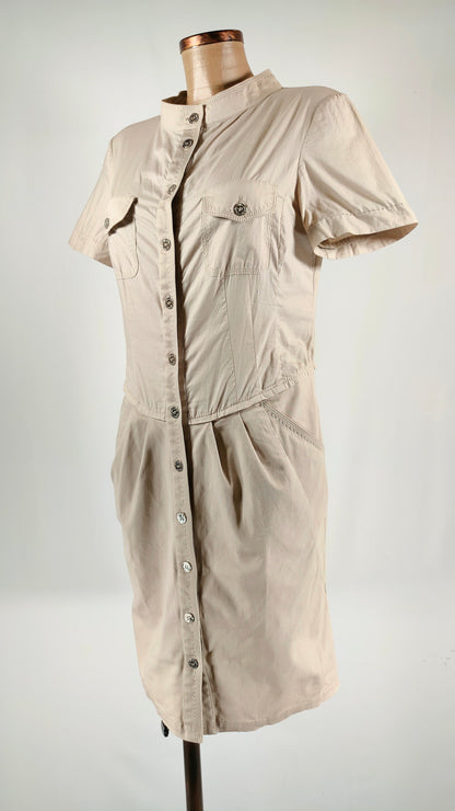 Vestido beige PG con cierre botones