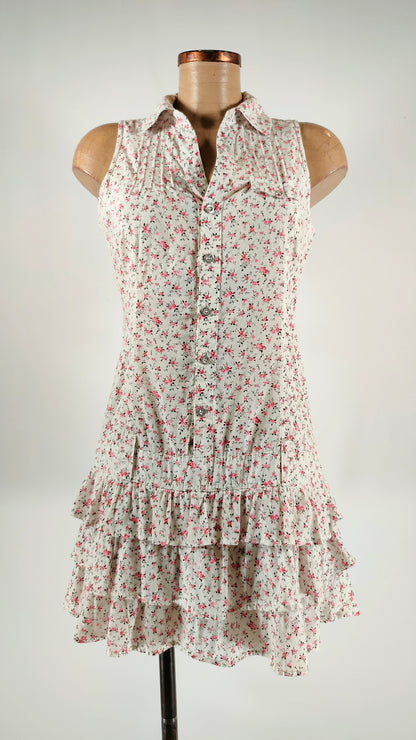 Vestido blanco con volantes en falda