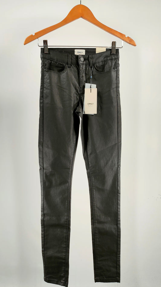 Pantalones Only encerados negros