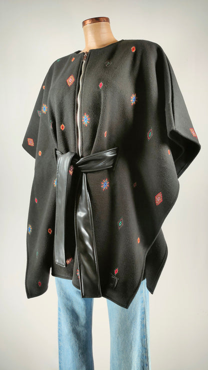 Poncho Desigual con cinturón