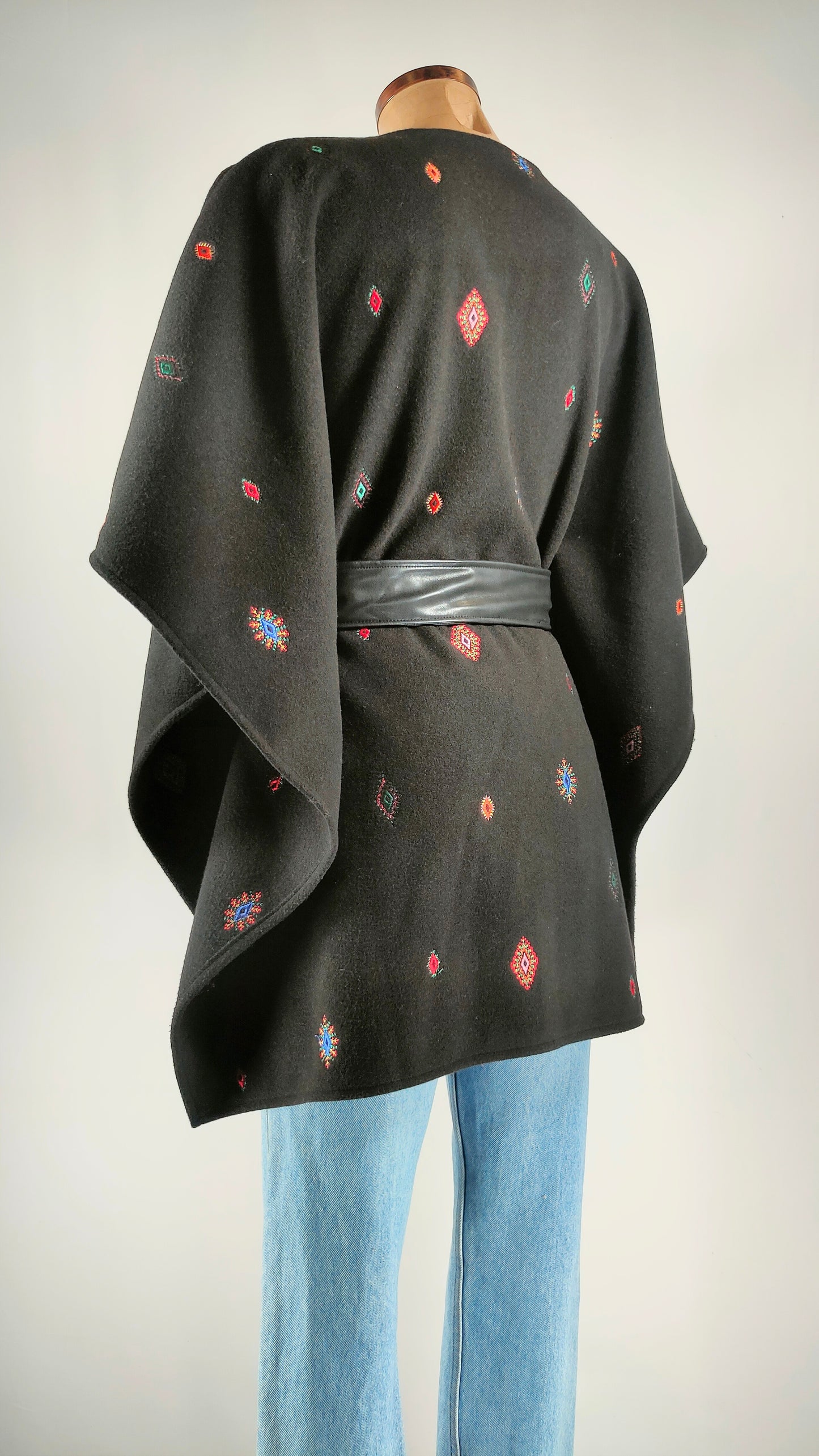 Poncho Desigual con cinturón