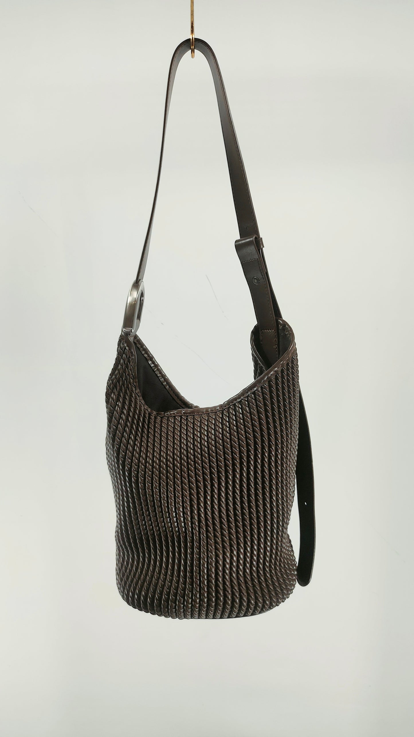Bolso marrón efecto arrugado