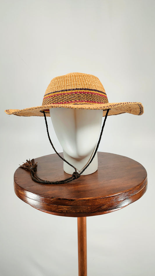 Sombrero de mimbre y piel