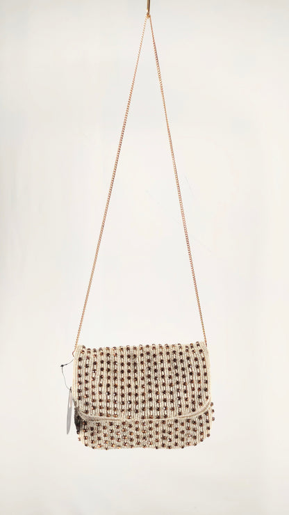 Bolso con apliques brillantes
