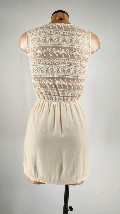 Vestido con espalda de encaje
