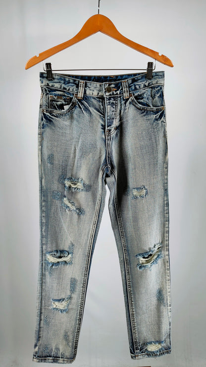Jeans con oberturas JVJosh