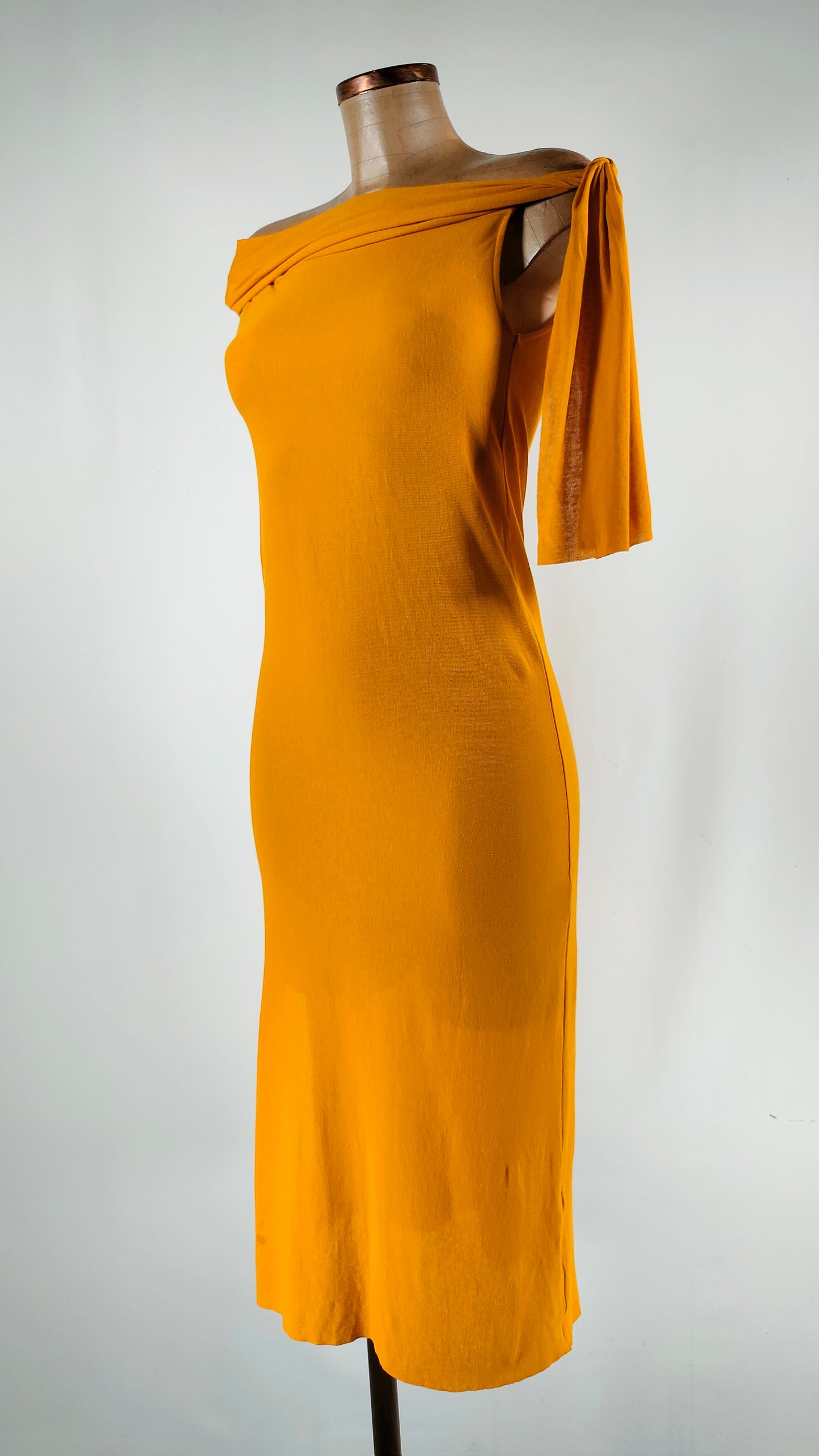 Vestido Massimo Dutti ajustado mostaza