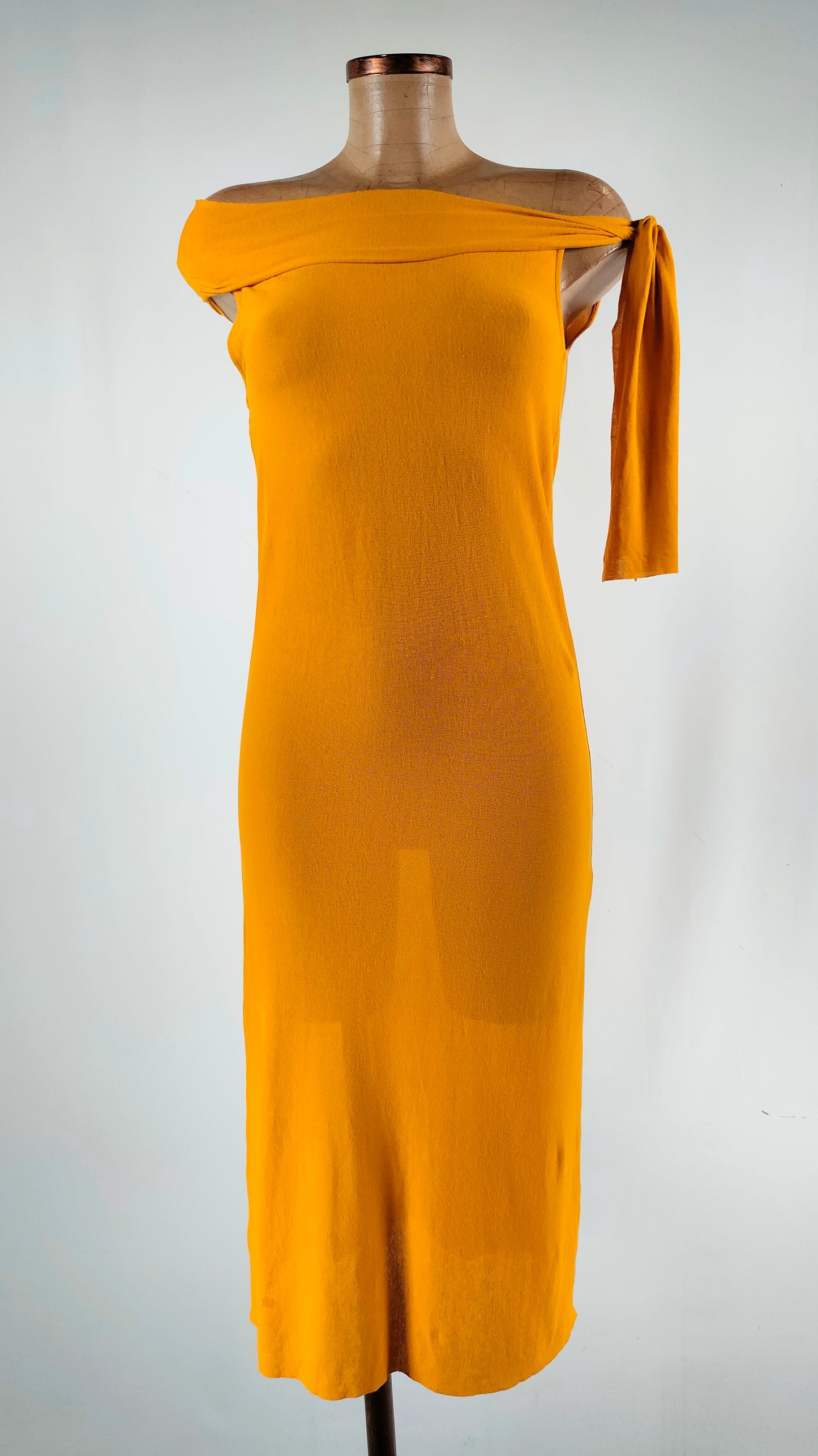 Vestido Massimo Dutti ajustado mostaza