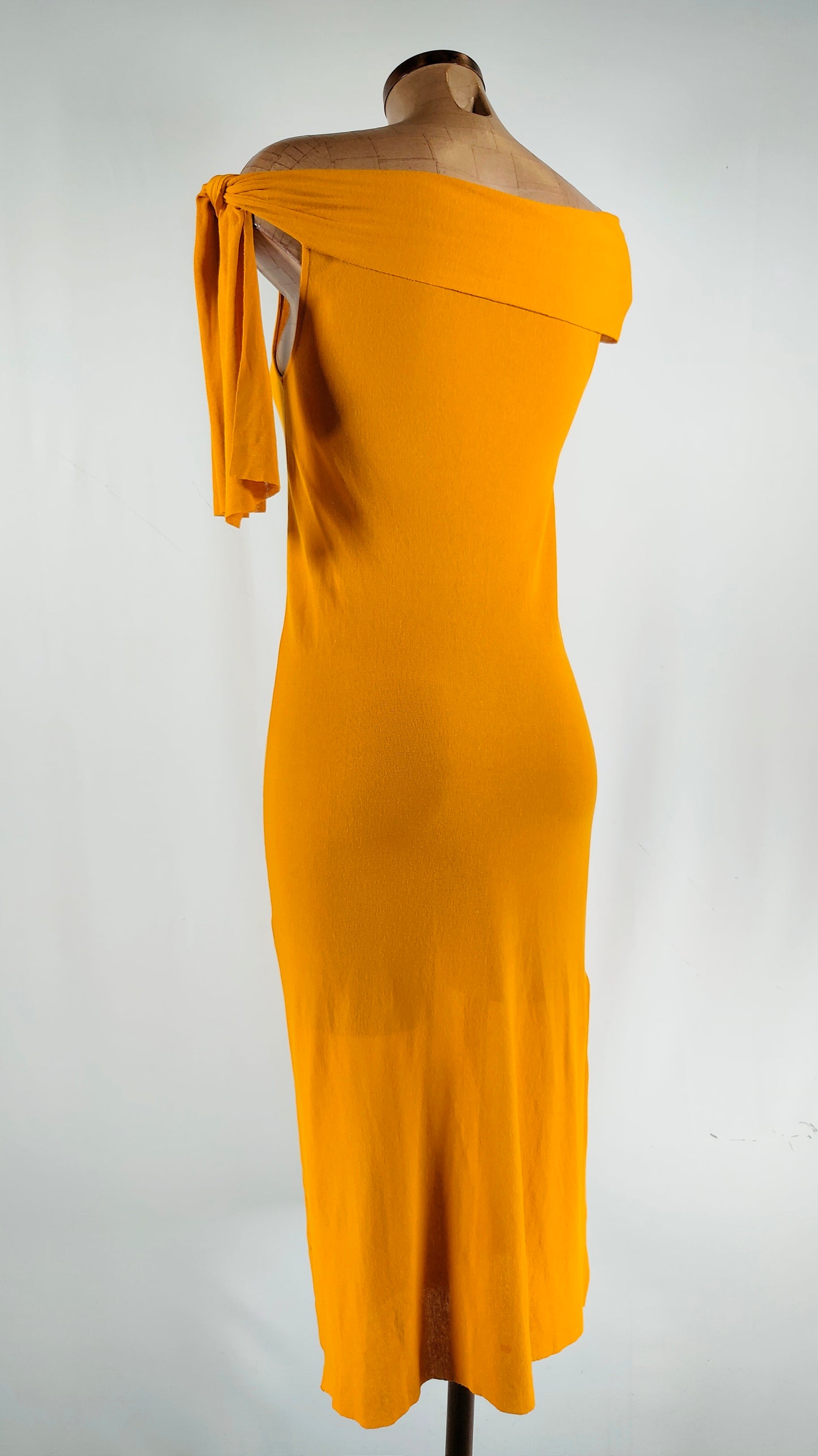 Vestido Massimo Dutti ajustado mostaza