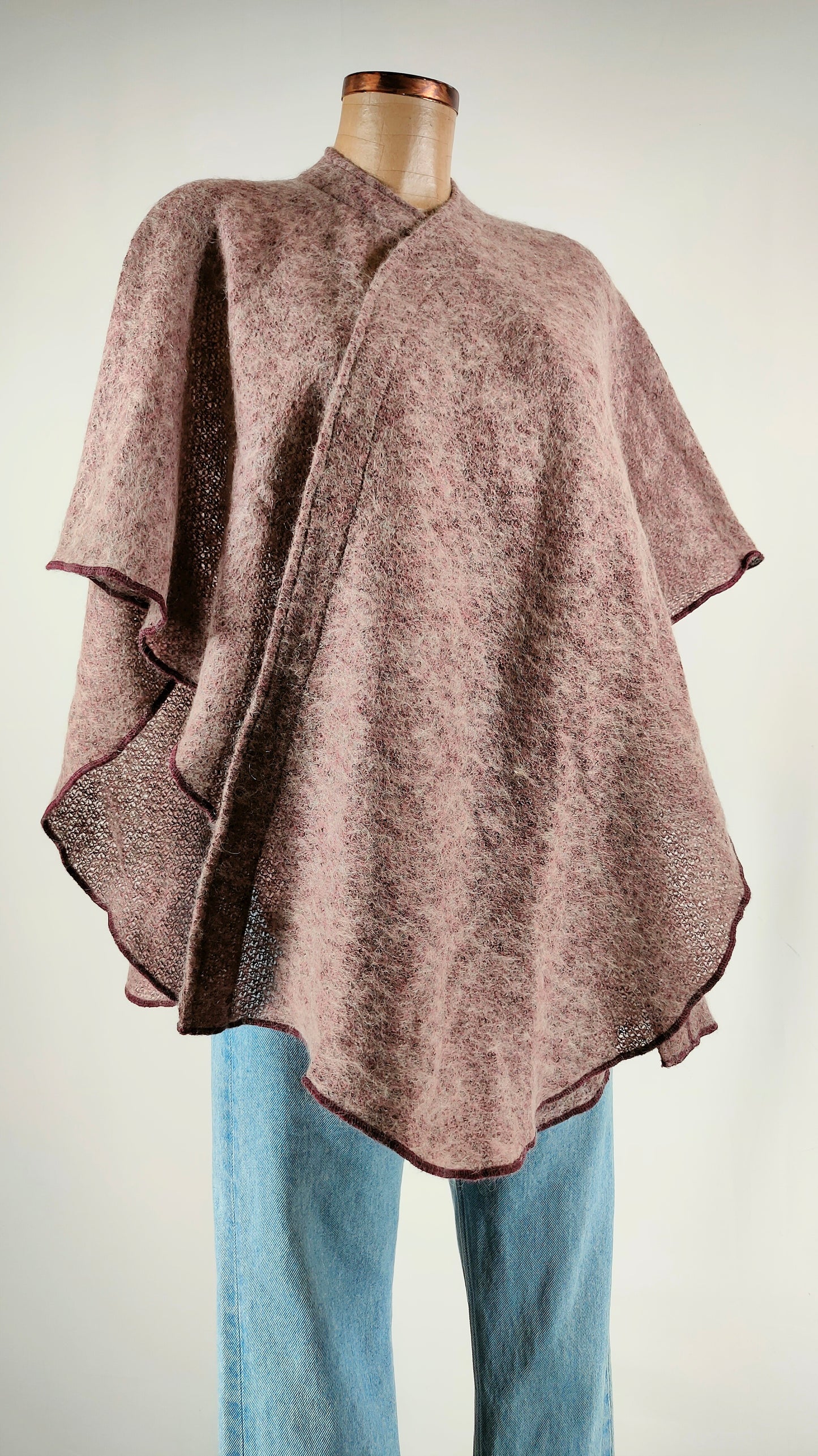 Poncho Teresa Navarro con mohair