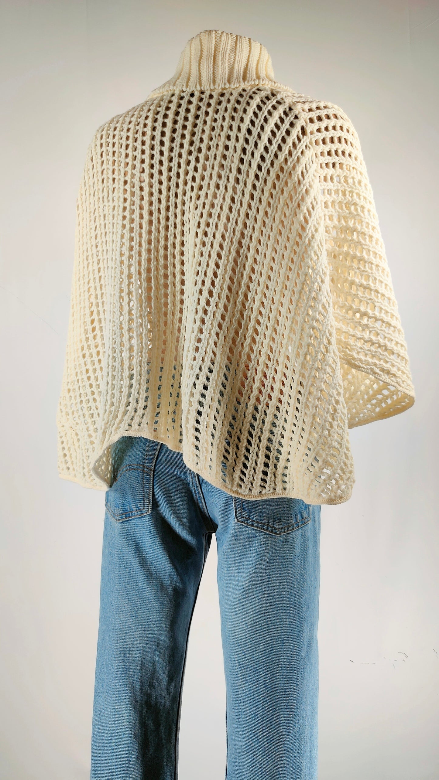 Poncho Teresa Navarro crema
