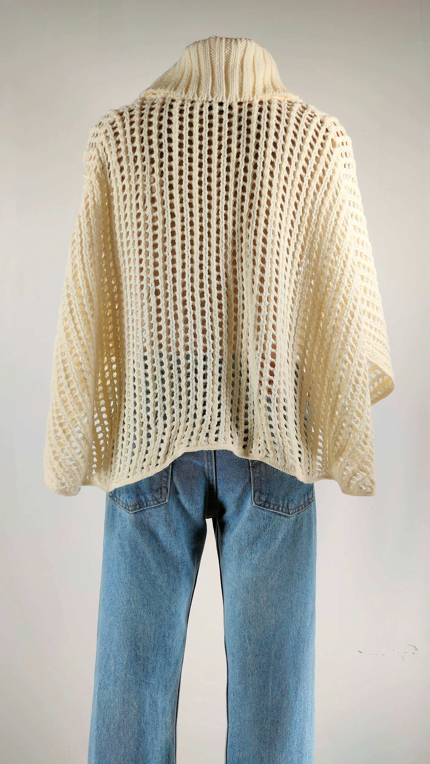 Poncho Teresa Navarro crema
