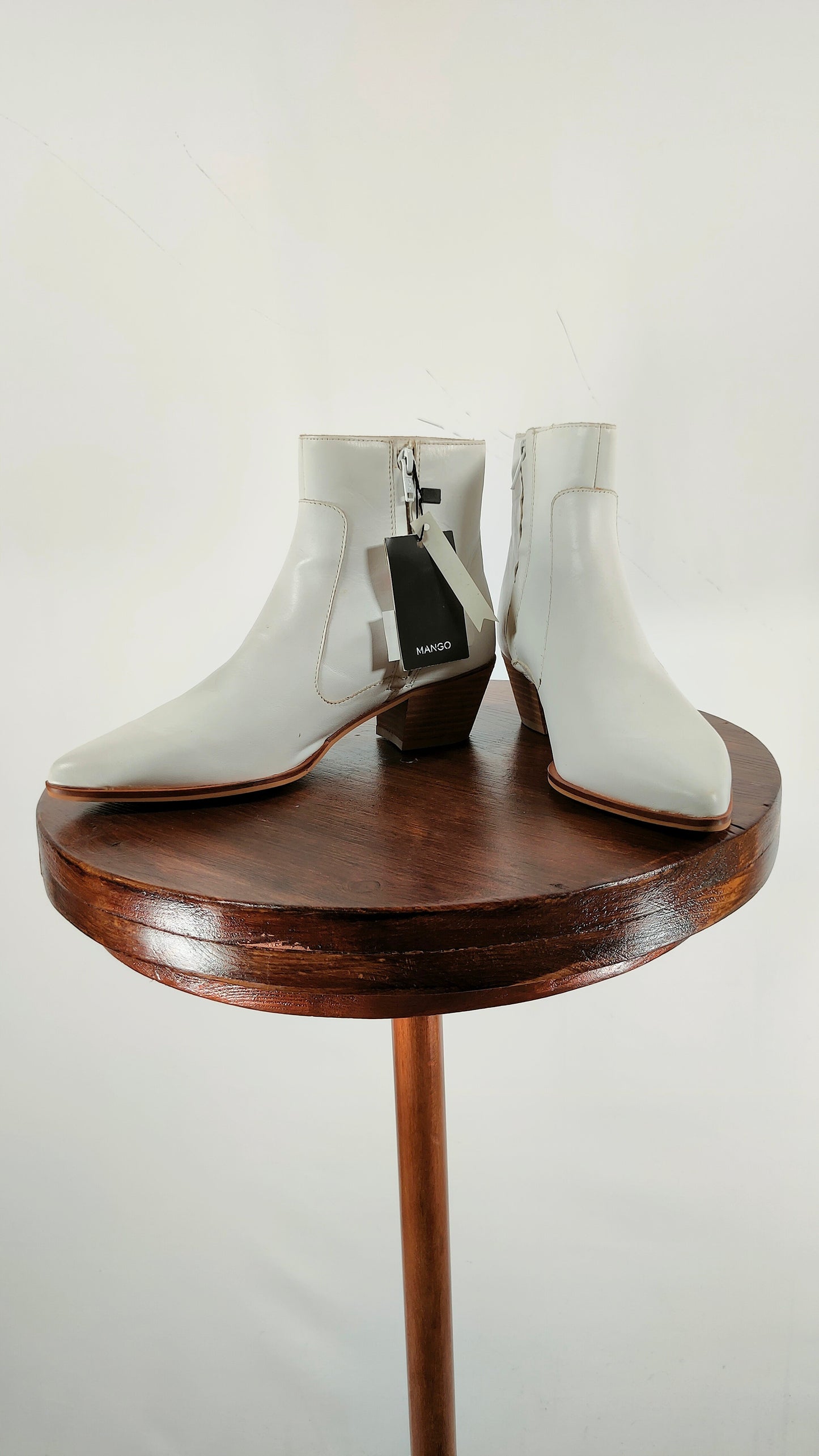 Botines blancos de piel Zara