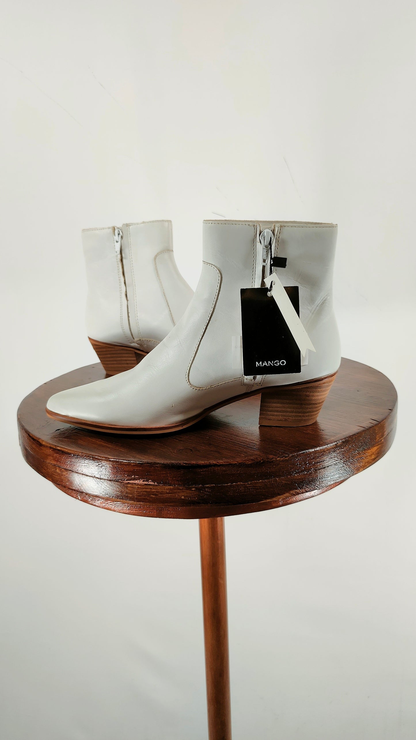 Botines blancos de piel Zara