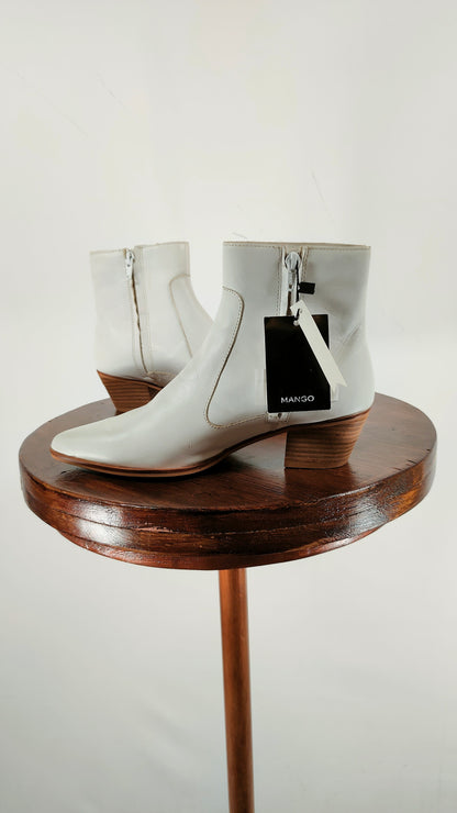 Botines blancos de piel Zara
