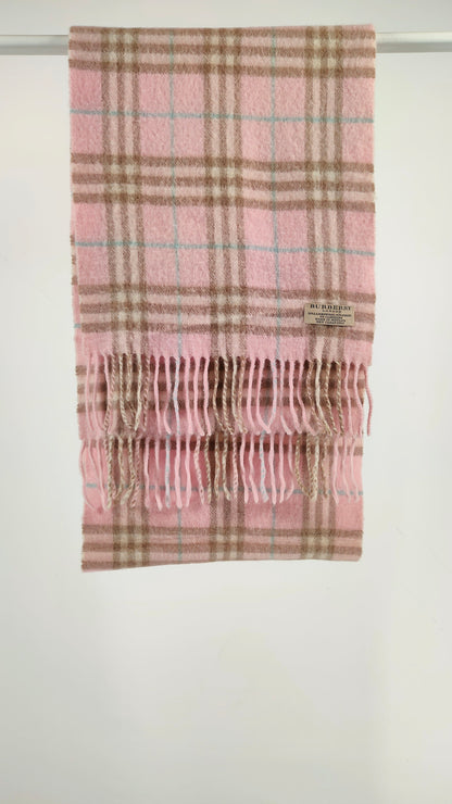 Bufanda Burberry en tonos rosa