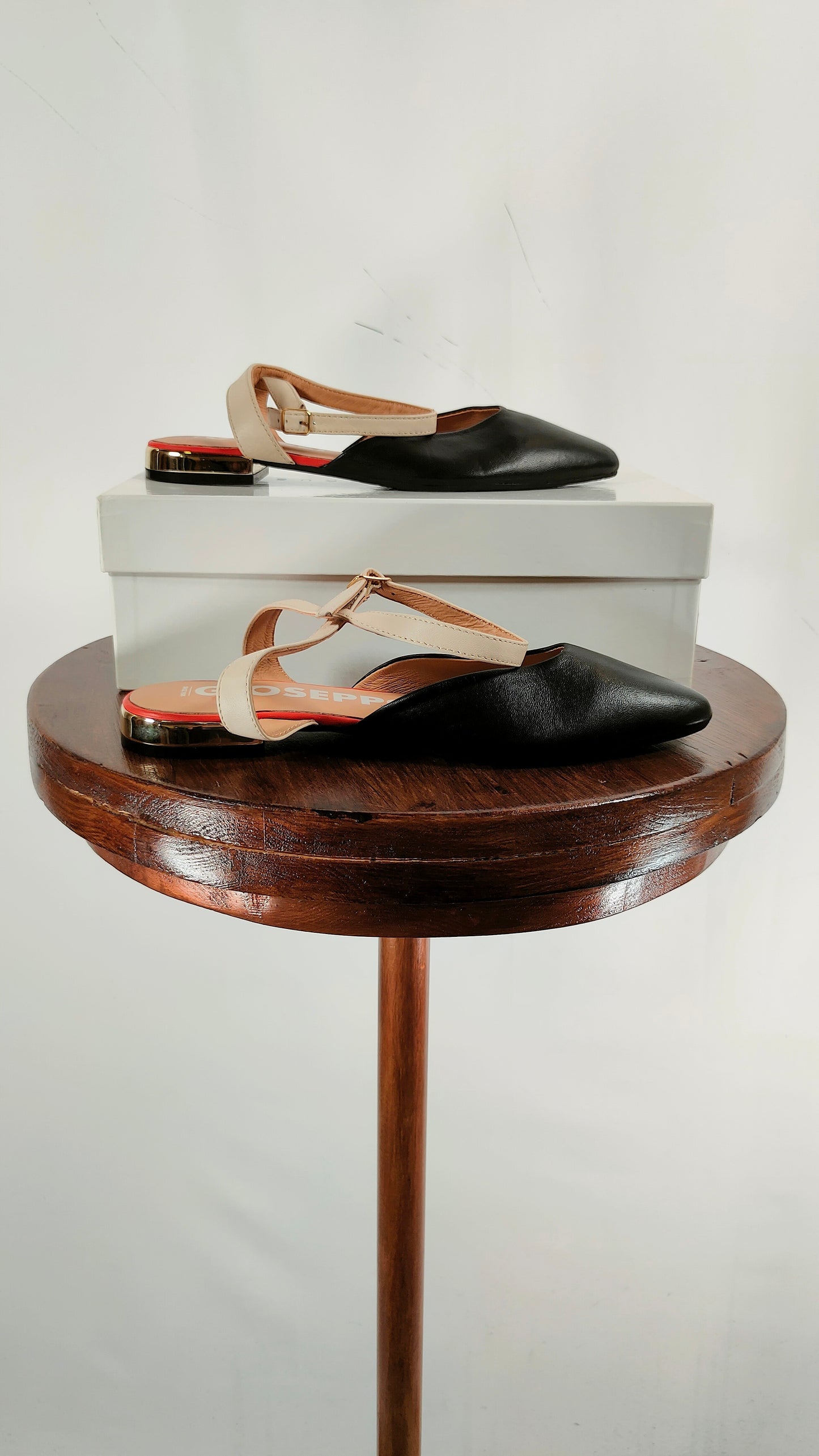 Zapatos Gioseppo con talón dorado