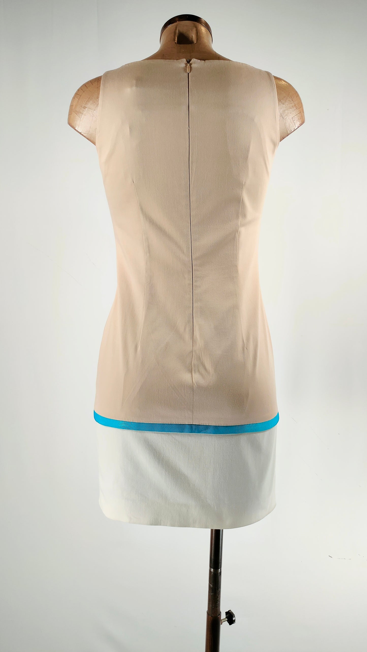 Vestido bicolor con tira azul