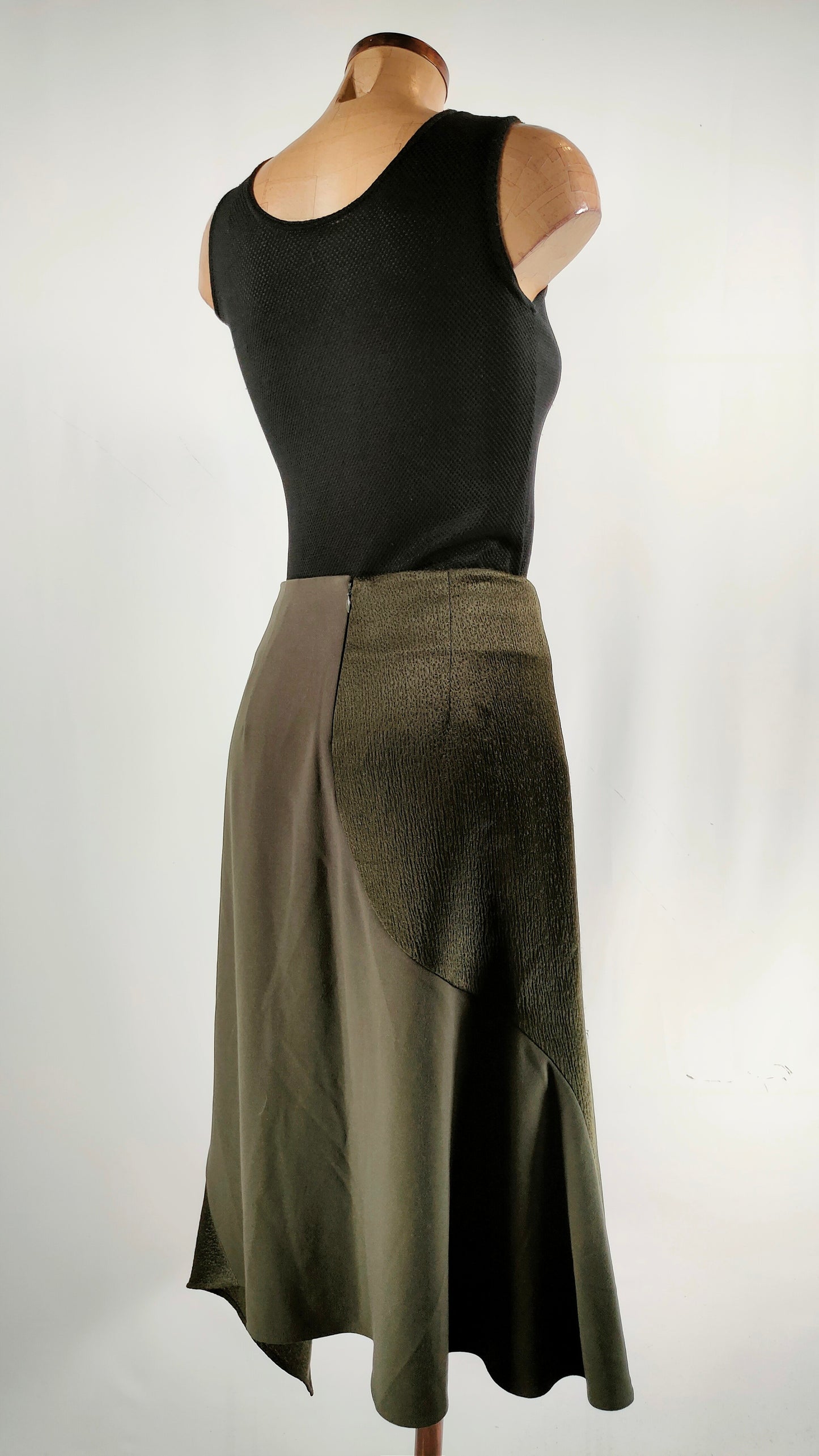 Falda verde bimaterial Cos
