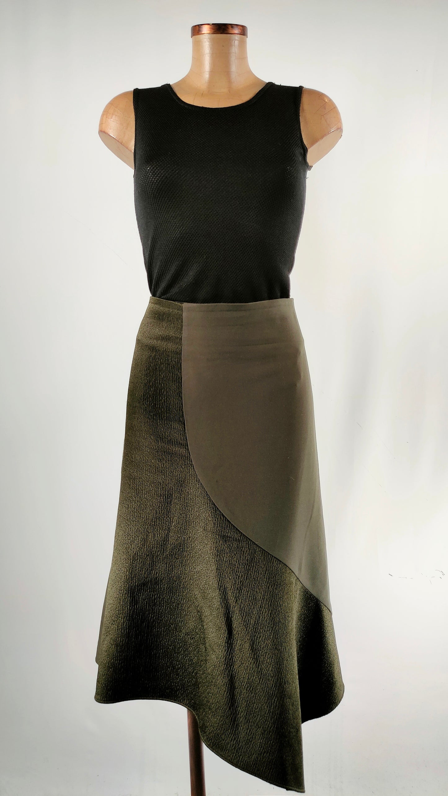 Falda verde bimaterial Cos