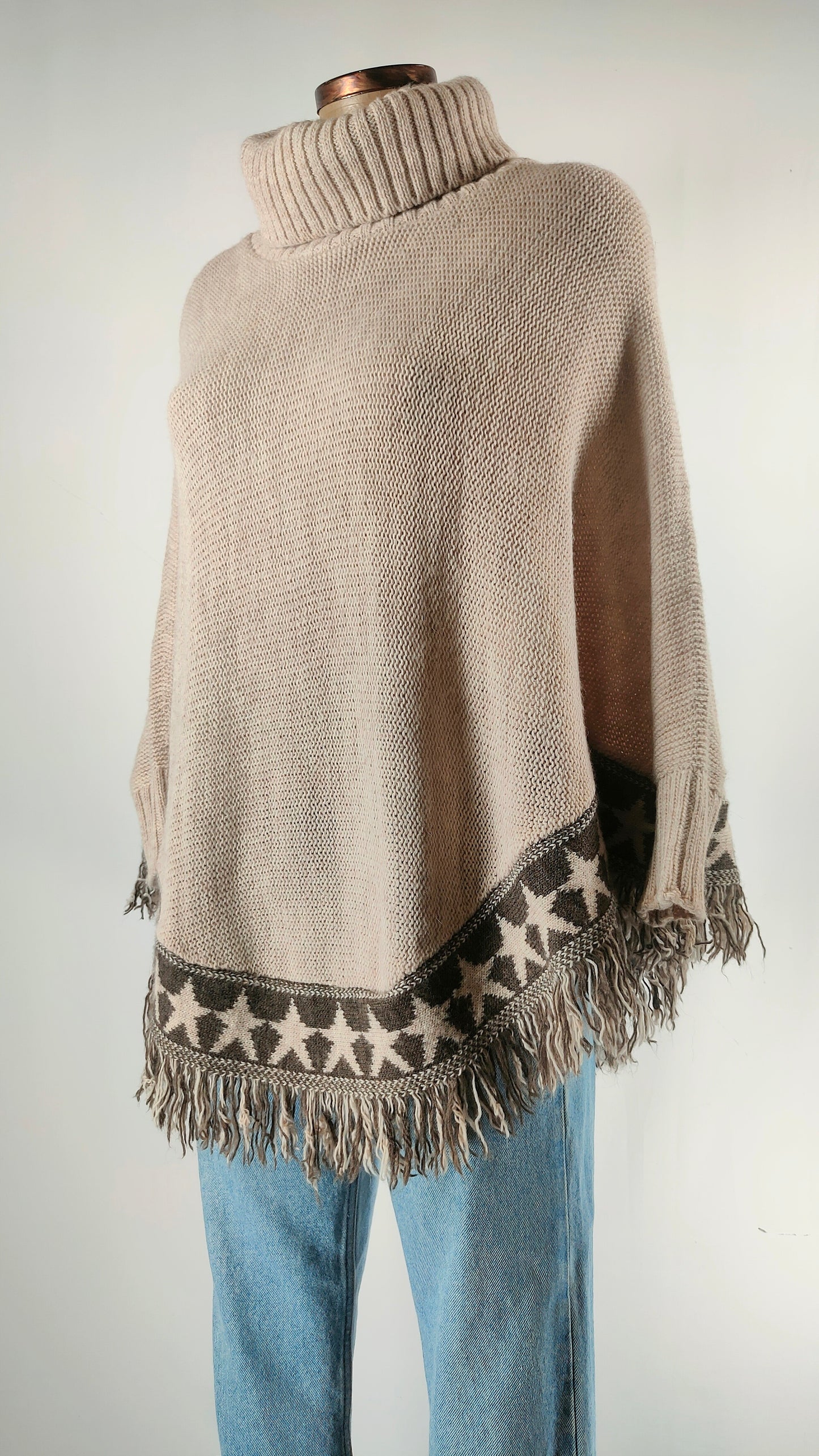 Jersey poncho con cenefa estrellas