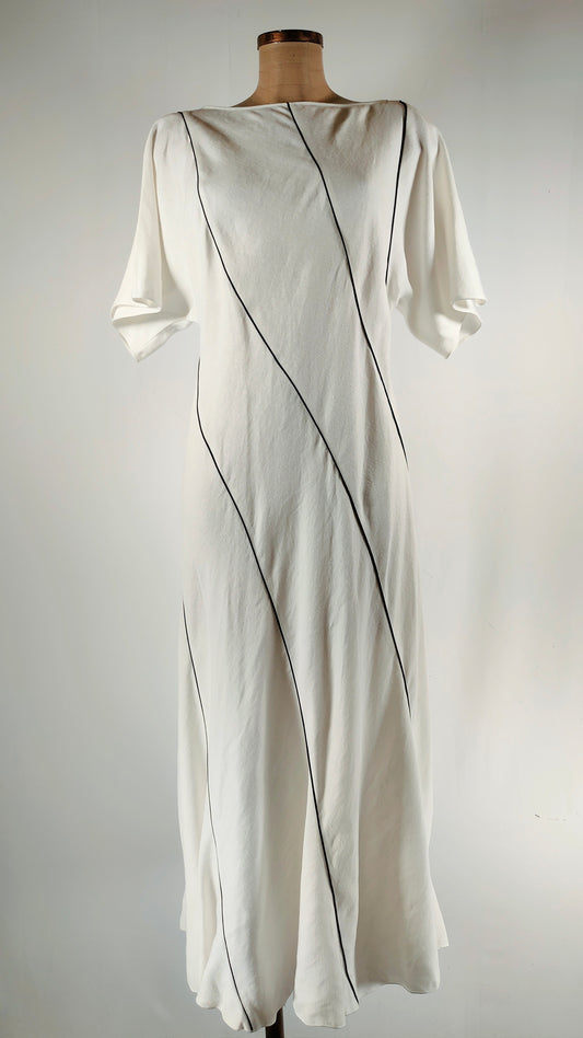 Vestido largo blanco Massimo Dutti con vuelo