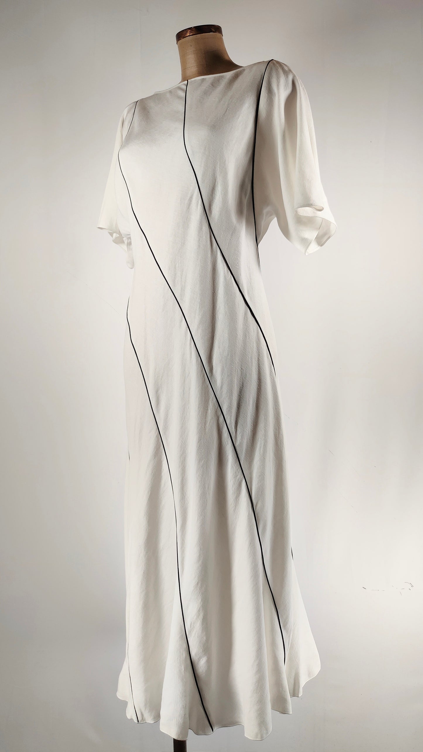 Vestido largo blanco Massimo Dutti con vuelo