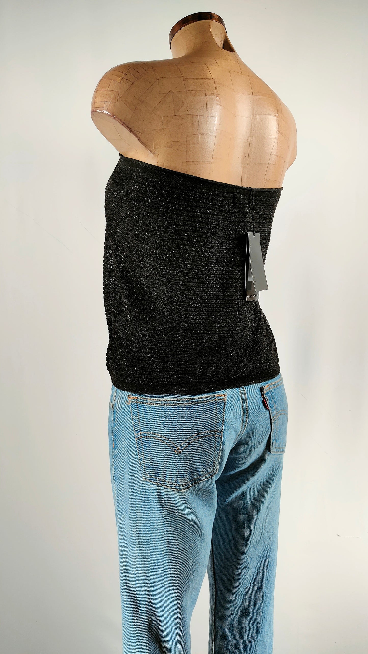 Top Alba Conde cenefa plateada