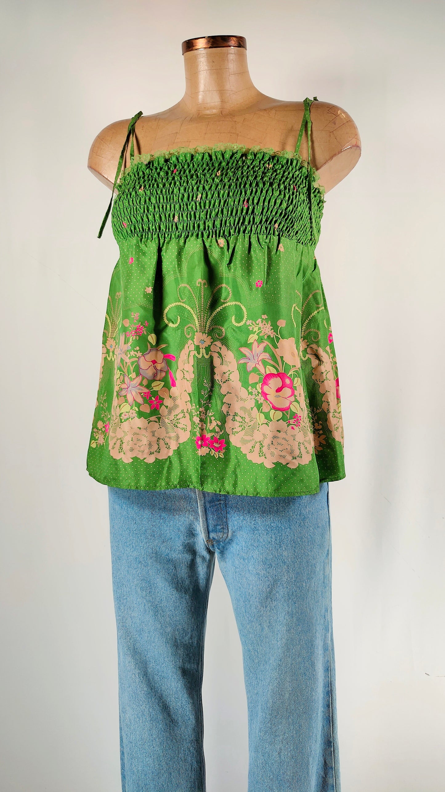 Top de seda verde System action