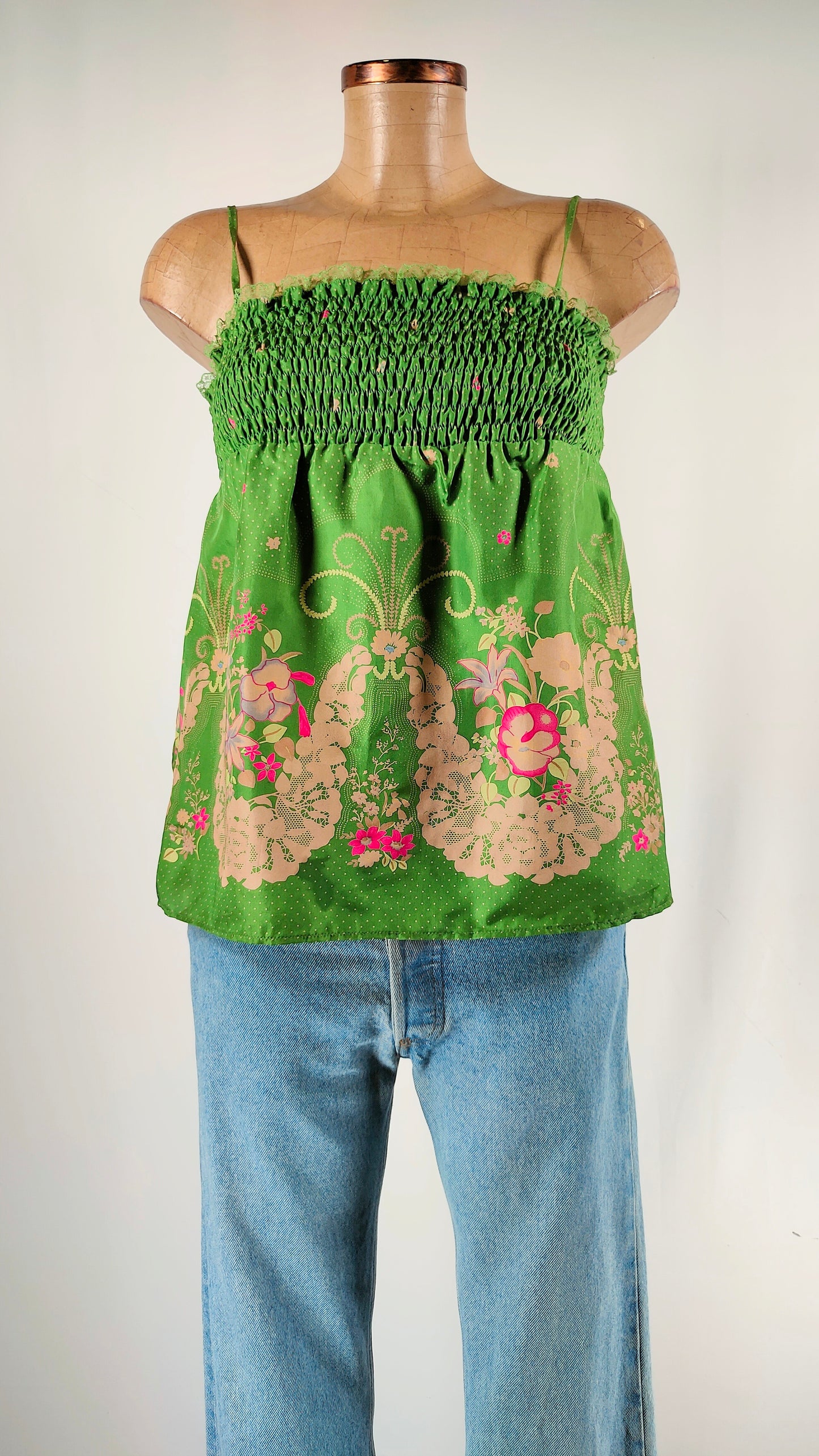 Top de seda verde System action