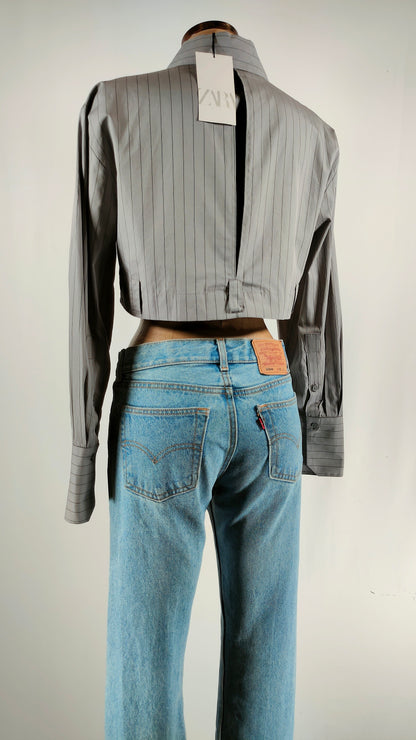 Camisa gris cropped Zara